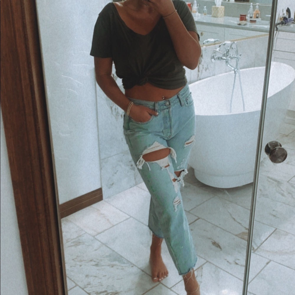 Light wash Levi’s jeans